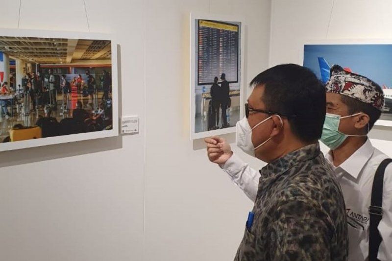 podiumnews.com-Sekda Denpasar Apresiasi Pameran Foto "Grubug Ageng" Denfest-20